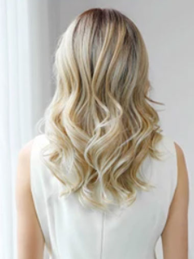 Natural Looking 16 Inch Wig – Ombre Blonde Soft Wavy Style